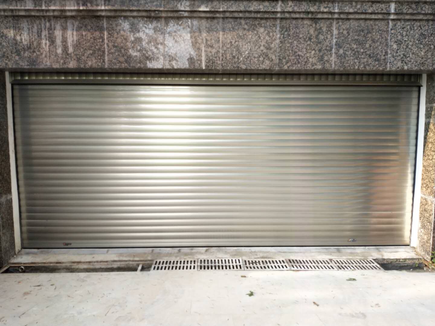 自動(dòng)車庫(kù)門怎么做好氧化？