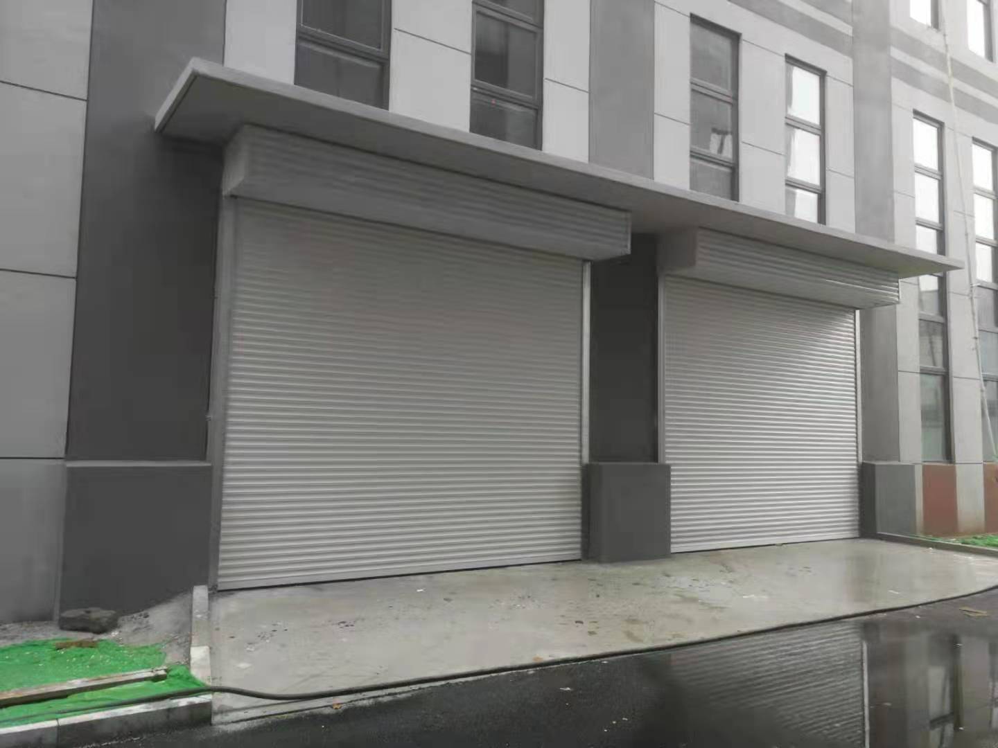 銀行級防護卷簾門：守護金融的“隱形衛(wèi)士”